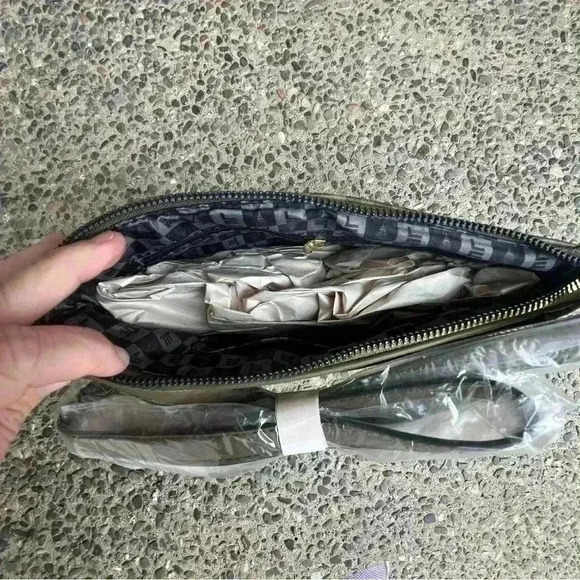 London Fog Addison Tower Signature Print Crossbody Bag Zip Top Purse Olive NWT - Picture 5 of 7